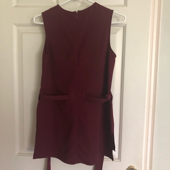 Maroon sleeveless blouse with belt - Picture 3 of 3